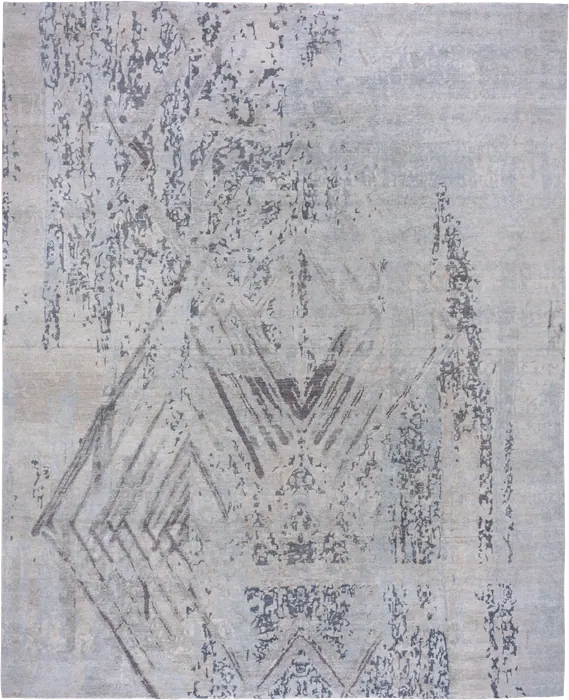 No. 78270 silver-grey distressed rug with faded charcoal chevron geometry