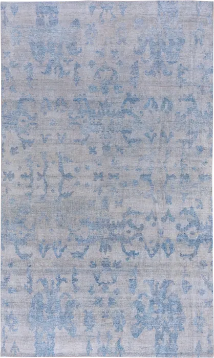 No. 79936 light grey rug with distressed blue floral-geometric pattern