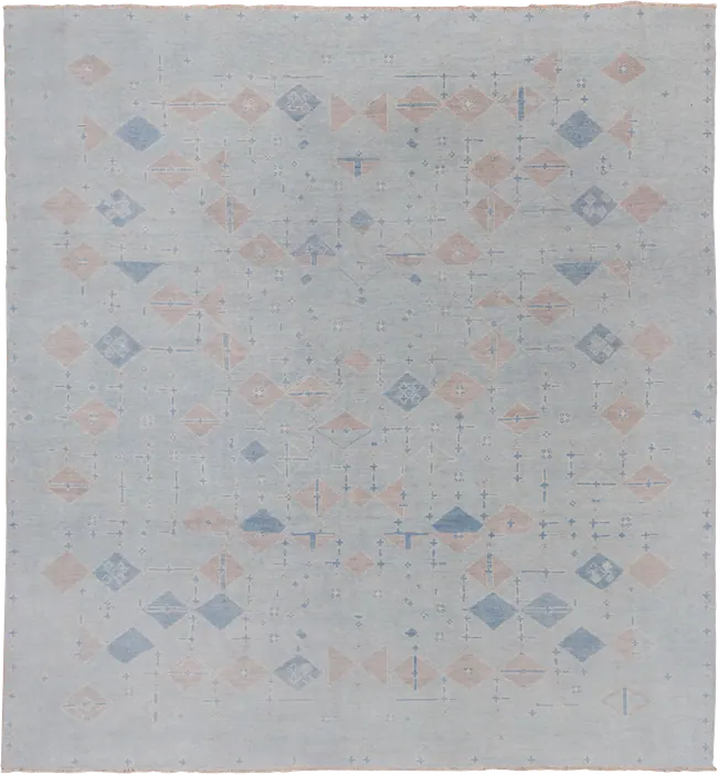 No. 8003 square pale grey rug with peach and blue diamond grid
